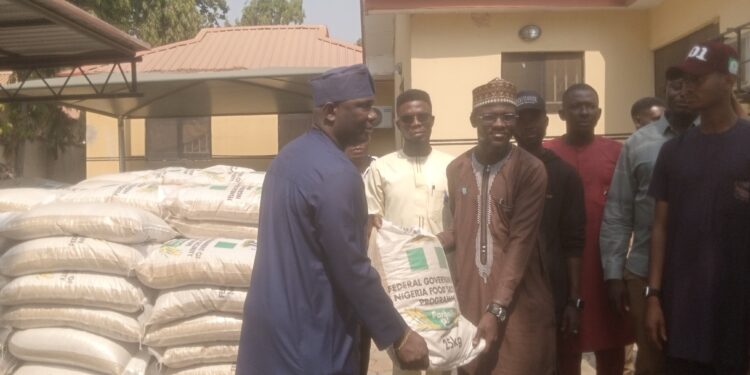 Read more about the article Hardship: Tinubu provides palliatives to students nationwide